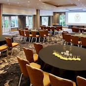 Thames Suite Cabaret - The Bull Hotel