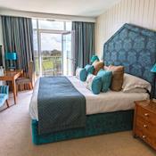 bedroom at The Oxfordshire - The Oxfordshire Golf, Hotel & Spa