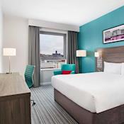 Standard Bedroom - Jurys Inn Liverpool