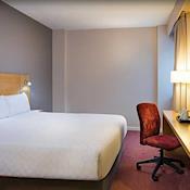 King Size Bedroom - Jurys Inn Exeter